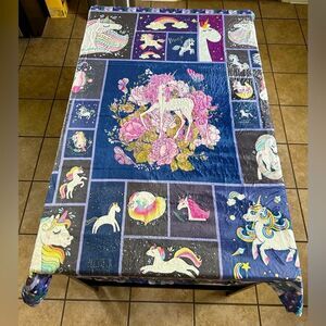 NWOT … Unicorn “Throw” Blanket